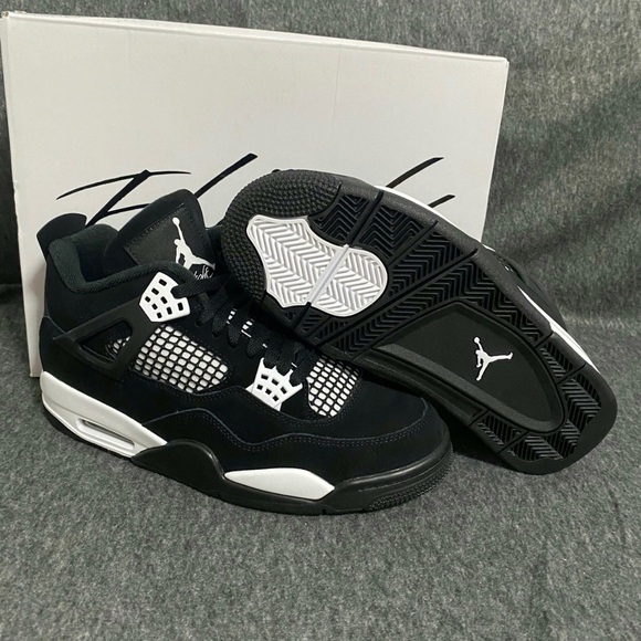 靴 Nike Air Jordan 4 Retro \